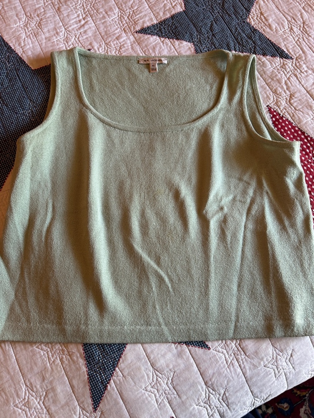 St John light Cream Sleeveless Scoop Neck Women's Tank Top, XL.